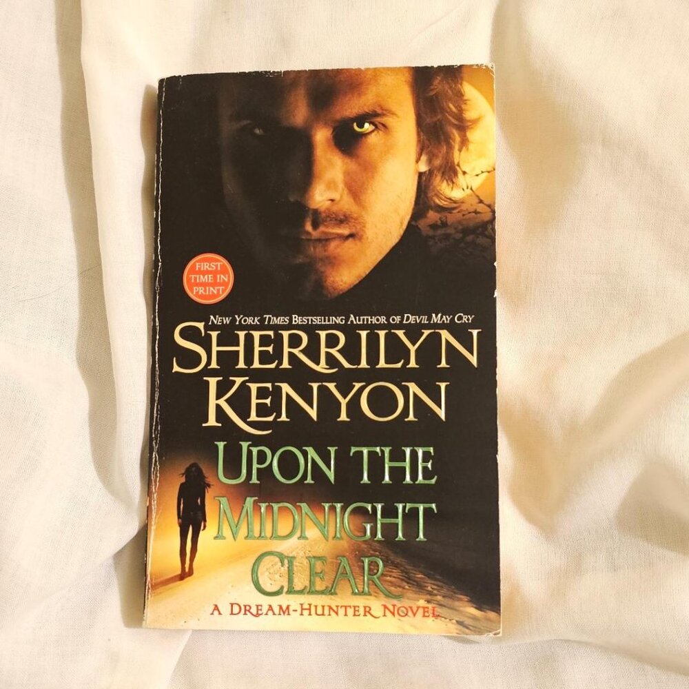 Upon the Midnight Clear: A Dream-Hunter Novel -Sherrilyn Kenyon